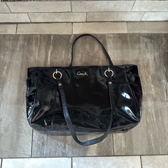 Embossed coach bag - Picture 2 of 15